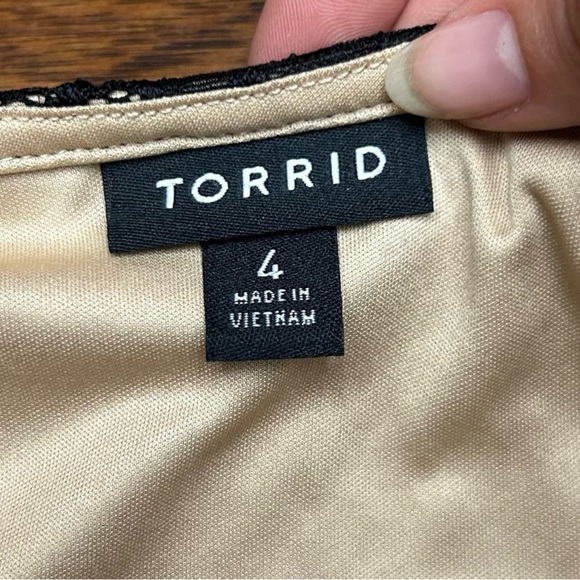 Torrid Cream V-Neck Sweater with Textured Knit, and layering tanks - Picture 7 of 11